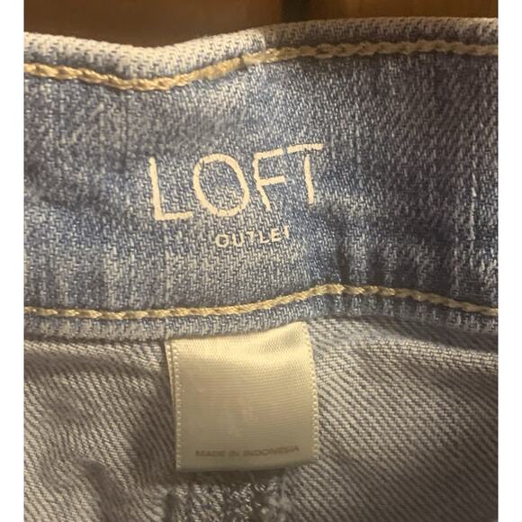 Loft Womens Size 14 Distressed Light Denim Roll Shorts - Picture 6 of 8